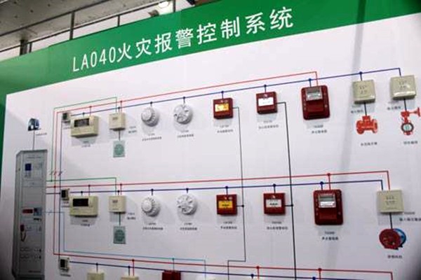 出現(xiàn)火警時(shí)，樓宇控制系統(tǒng)如何快速做出反應(yīng)？