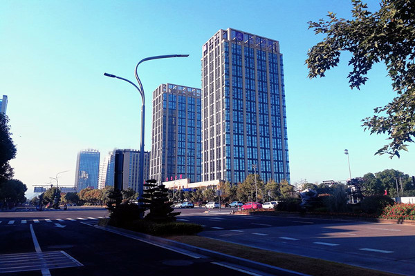 樓宇智能化專業(yè)化、系統(tǒng)化、節(jié)能化特點(diǎn)！(圖1)